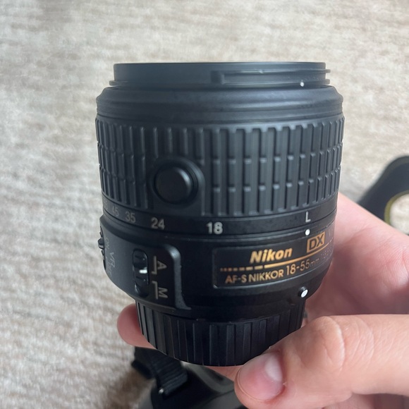 Nikon D3300 + 2 lenses and battery pack with batteries - Picture 6 of 6